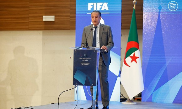وزير الرياضة يؤكد التزامه بدعم الأندية الجزائرية نحو الاحتراف